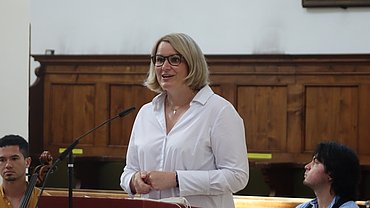 Oberbürgermeisterin Eva Weber spricht